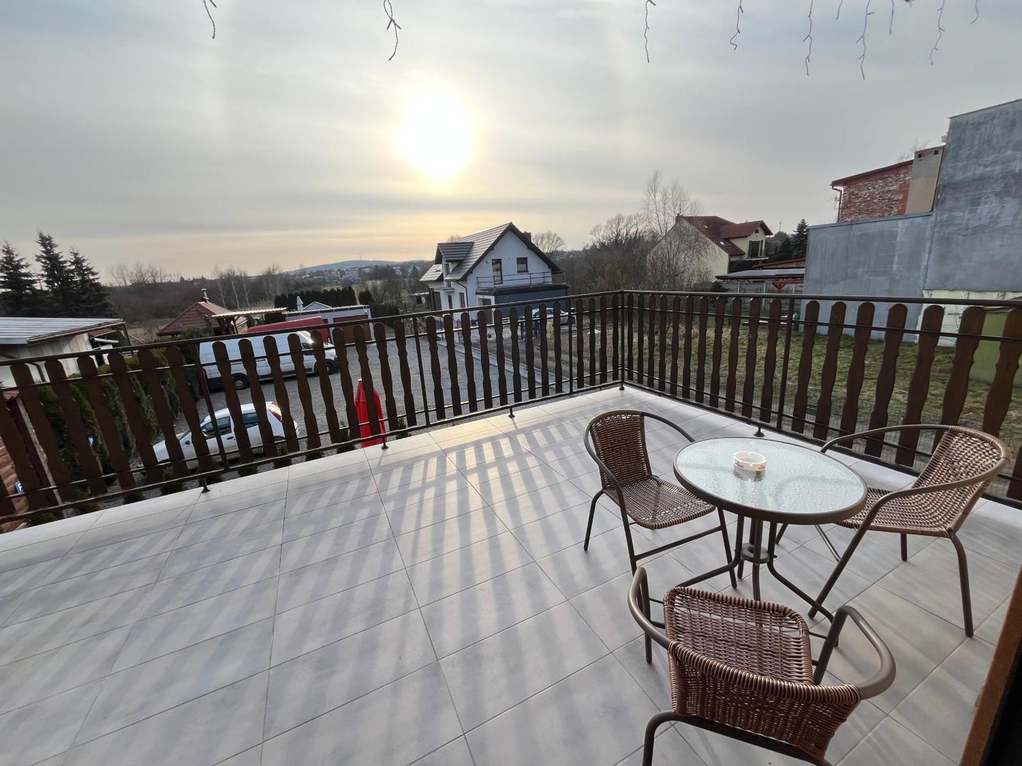 Dom Na Folwarku Pokoje I Apartamenty, Bezplatny Zamykany Parking Na Terenie Posesji Kielce Exterior photo